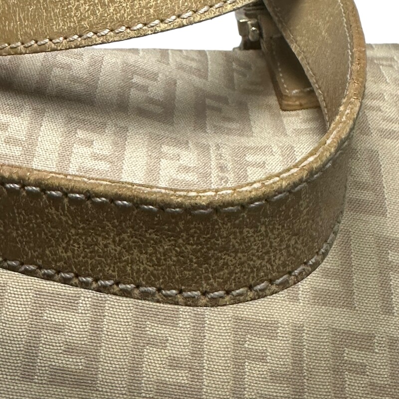 Fendi Zucca Tote<br />
Tan Canvas Fabric logo<br />
Code: 2111.8BH138-LPN.058<br />
Some wear on handles