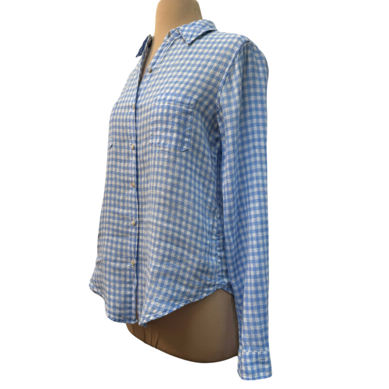 Lilly Pulitzer Gingham Shirt<br />
Color: Blue and White<br />
Size: XS<br />
100% Linen