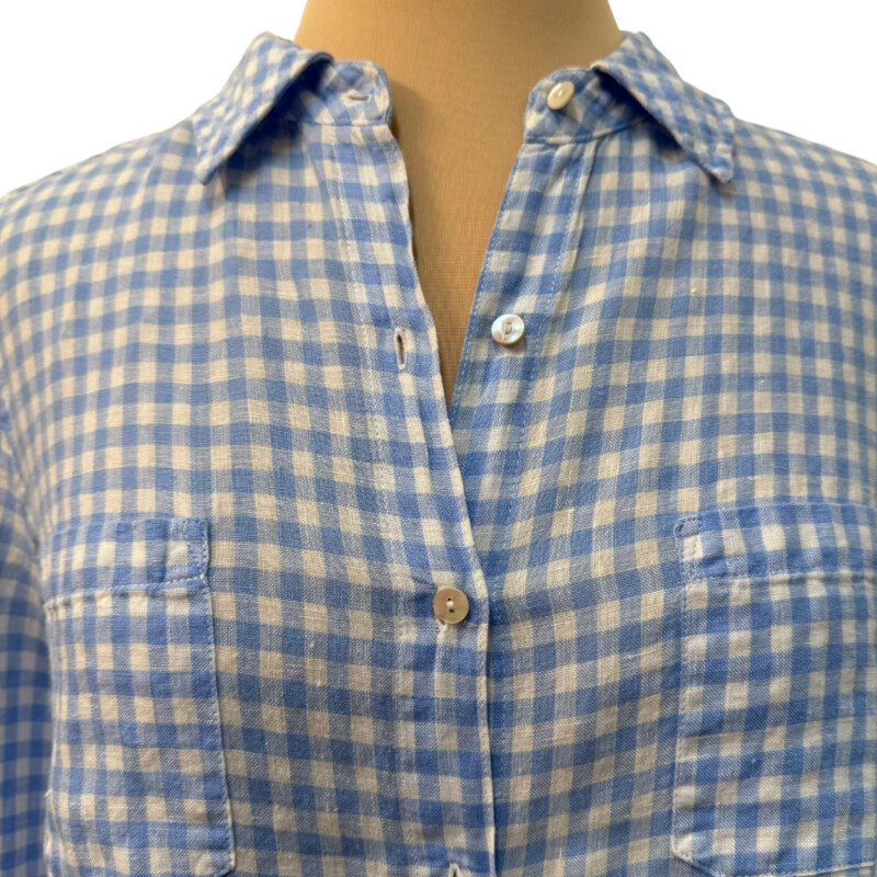 Lilly Pulitzer Gingham Shirt<br />
Color: Blue and White<br />
Size: XS<br />
100% Linen