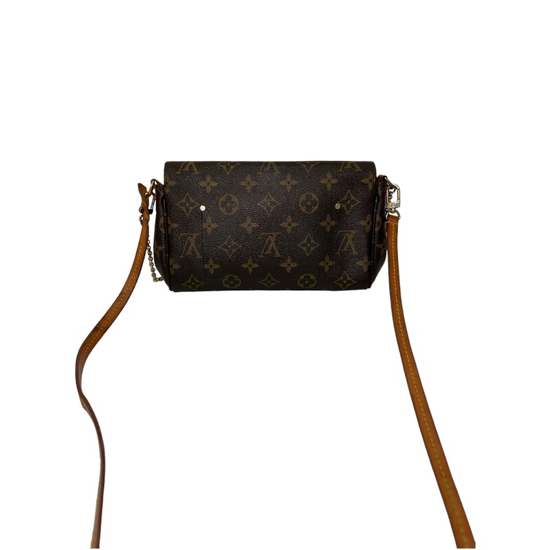 Louis Vuitton Favorite, Monogram, Size: PM<br />
LOUIS VUITTON Monogram  Favorite PM. This stylish clutch is crafted of durable Louis Vuittoncoated canvas in brown. The bag features a short polished gold-toned chain strap, and a removable brown leather crossbody strap. The flap opens with a magnetic gold bar to a red canvas lining with a patch pocket.<br />
<br />
Dimensions:<br />
Base length: 8.5 in<br />
Height: 5.5 in<br />
Width: 2 in<br />
Drop: 7.5 in<br />
Drop: 21 in<br />
<br />
Date Code: SD2157<br />
<br />
Note:  Some sctraches on hardware