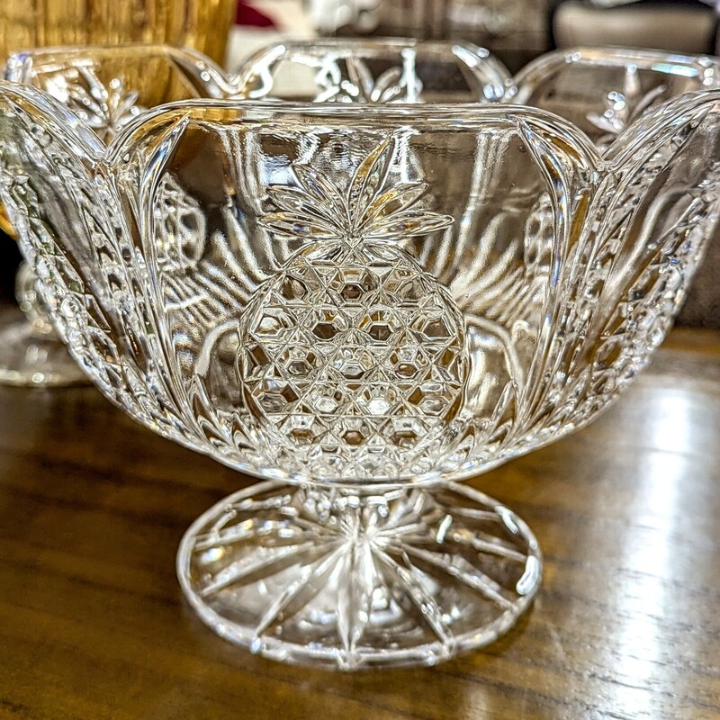 Godinger Pineapple Bowl
Clear Size: 9 x 6.5H
Original box included