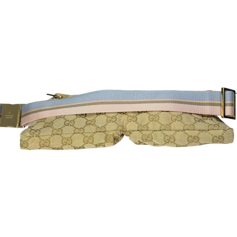 Gucci Waist Fanny Pack
Adjustable waist band
Style Code:28566 491404
*small mark near pocket shown in photos