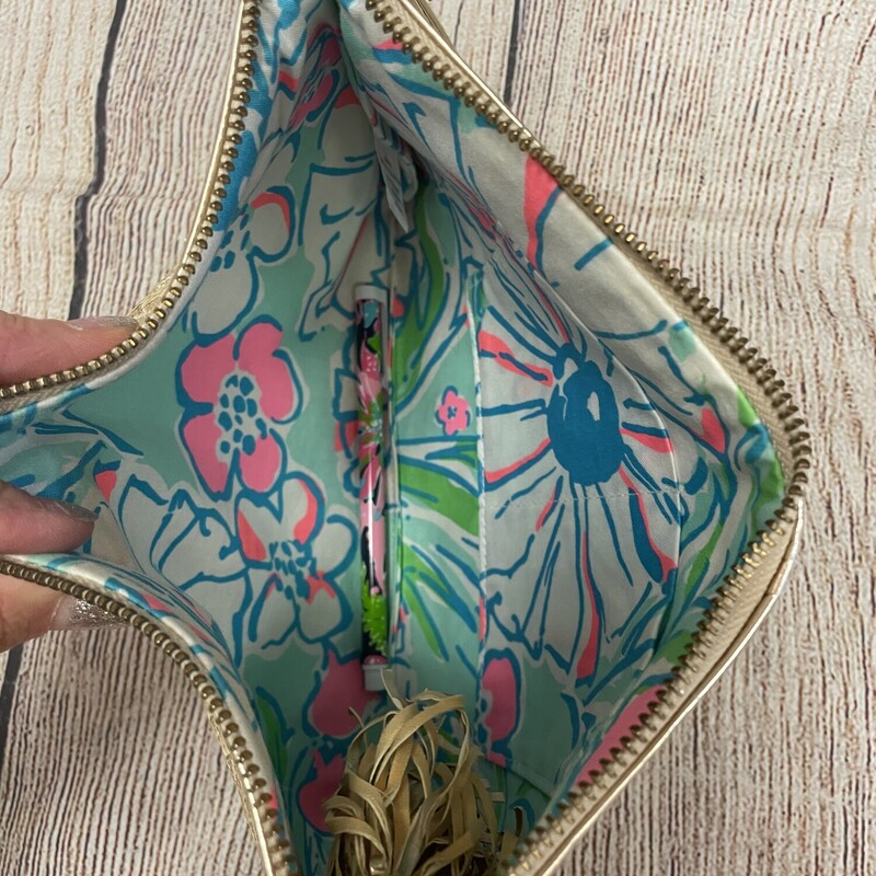 Lilly Pulitzer straw Purse/wristlet  with a matching pen inside gold metallic