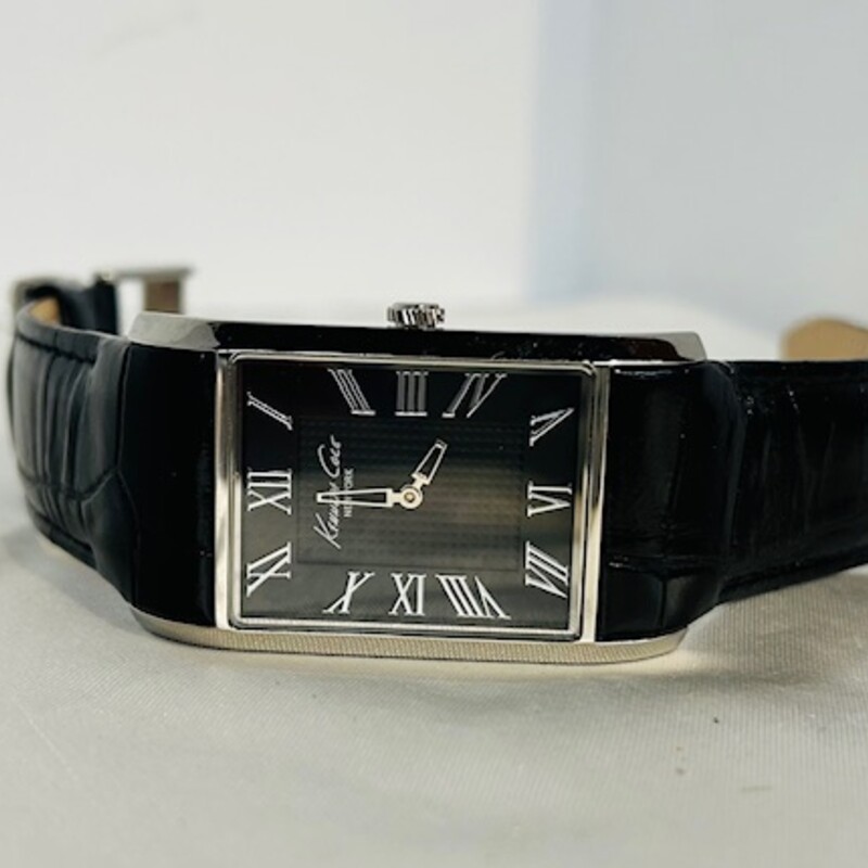 Kenneth Cole Leather Mens Watch
Silver Black Size: 9.5L