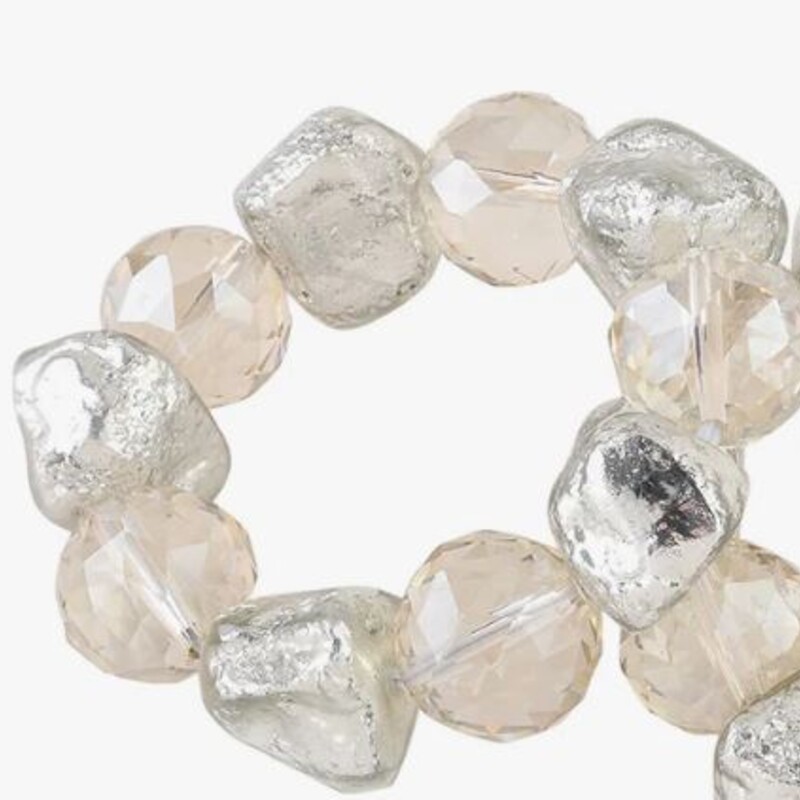 Viktoria Hayman Nugget Stretch Bracelet
Silver Clear Size: 3diameter
Retails: $250 for 2