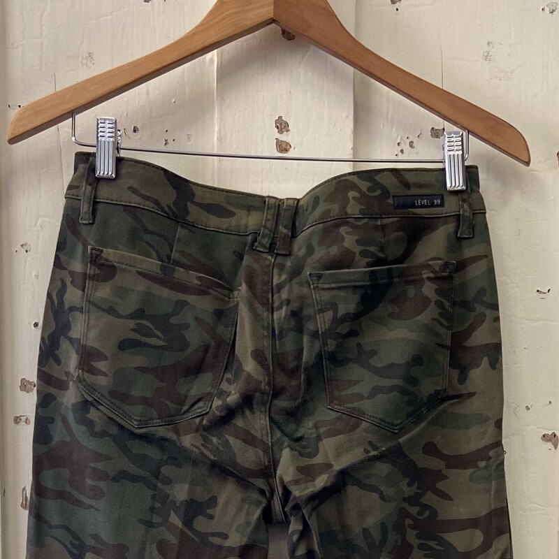 Grm Camo Zip Pcket Jogger<br />
Green<br />
Size: 4 R $85