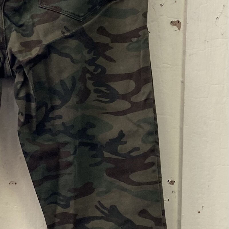 Grm Camo Zip Pcket Jogger<br />
Green<br />
Size: 4 R $85