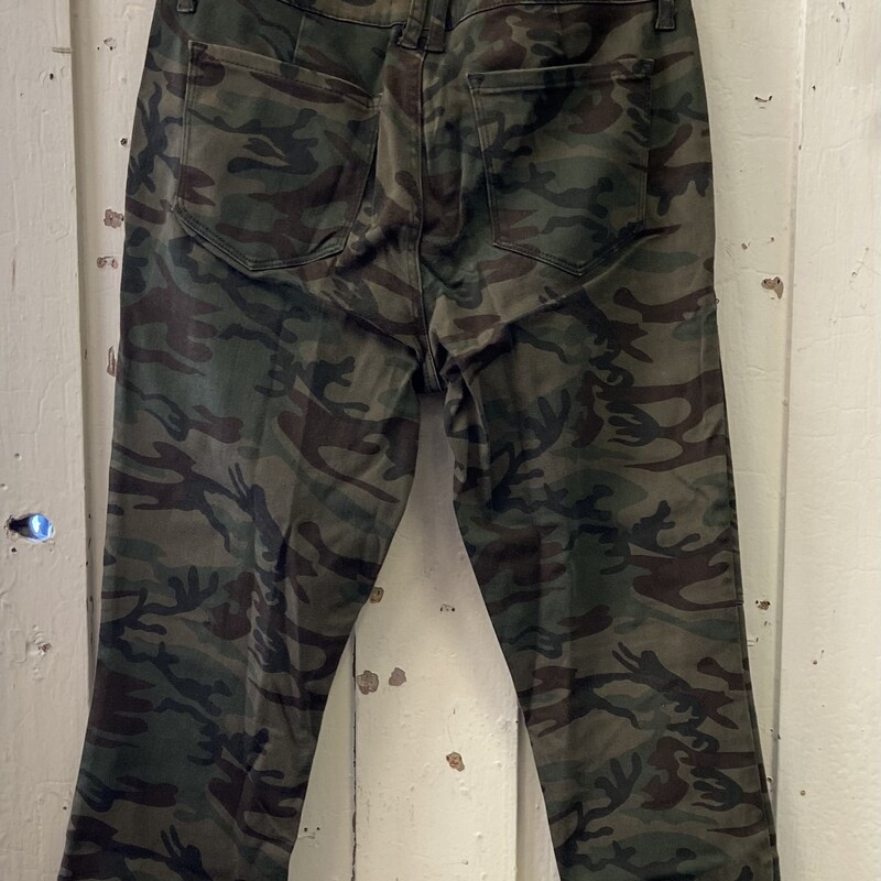 Grm Camo Zip Pcket Jogger<br />
Green<br />
Size: 4 R $85