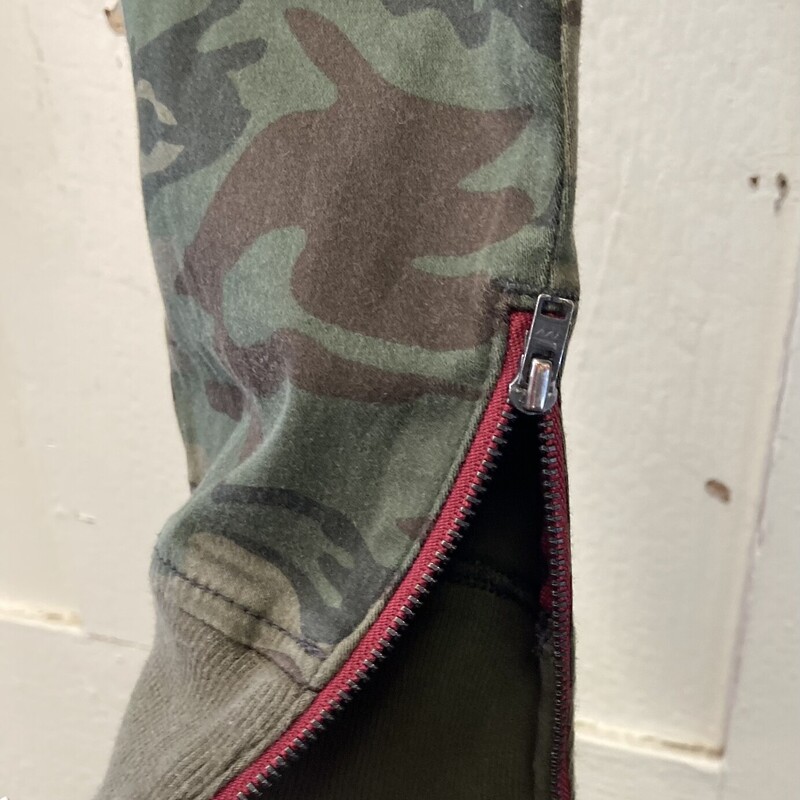 Grm Camo Zip Pcket Jogger<br />
Green<br />
Size: 4 R $85