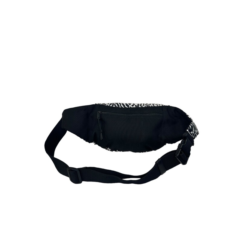 Saint Laurent Animal Print Belt Bag<br />
Nylon and canvas<br />
Dimensions: 17x6