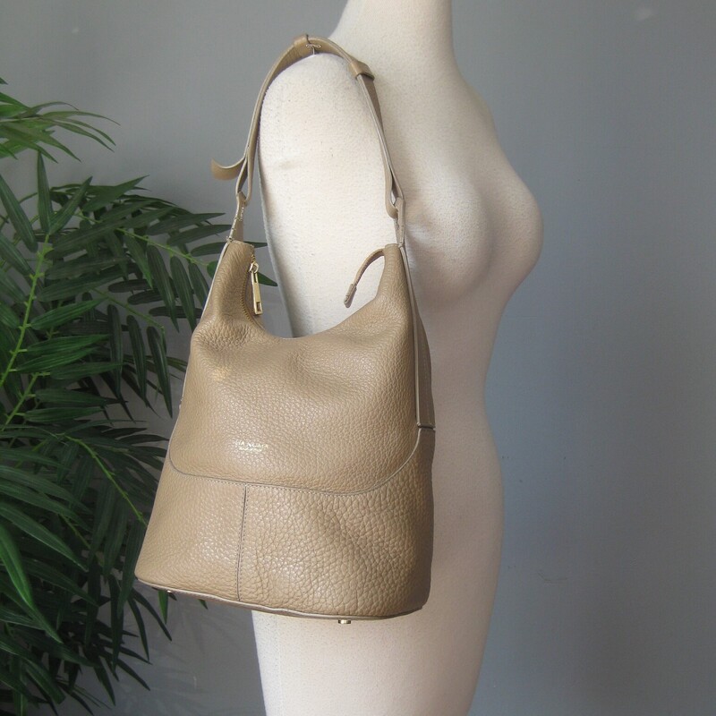 Lia Numa Pebbled Shoulder, Taupe, Size: None<br />
for the chic minimalist this practical Italian leather bucket bag by Lia Numa offers lots of room and top zipper security.<br />
taupey beige pebbled leather<br />
gold hardware<br />
brass feet<br />
facric lining with two slip pockets and one zippered pocket<br />
10 x 10 x 7<br />
handle drop: 12<br />
<br />
excellent gently used condtion.<br />
thanks for looking!<br />
#76279