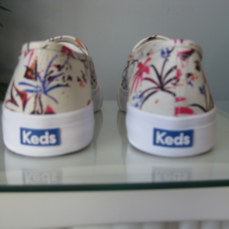 Cute slip on keds in Island Print<br />
Pink and gray on white base<br />
brand new in box.<br />
size 9<br />
thanks for looking!<br />
#76589