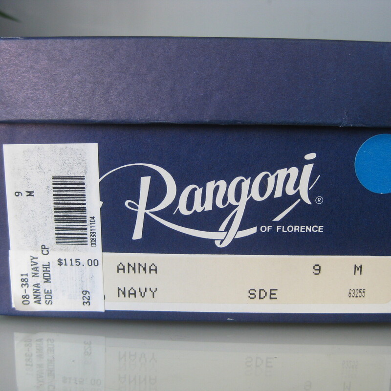 Vtg Rangoni Suede Pumps, Blue, Size: 9<br />
Made in Italy these are high quality navy blue suede pumps from the 1980s by Rangoni.<br />
They look like they were worn once at most.<br />
very simple<br />
Size 9. True to size.<br />
I am a size 9 with one foot a tiny bit bigger than the other. These fit me very nicely, stay on while walking around my shop and no pinching.<br />
Heel: 2.75<br />
<br />
Thanks for looking!<br />
#74981