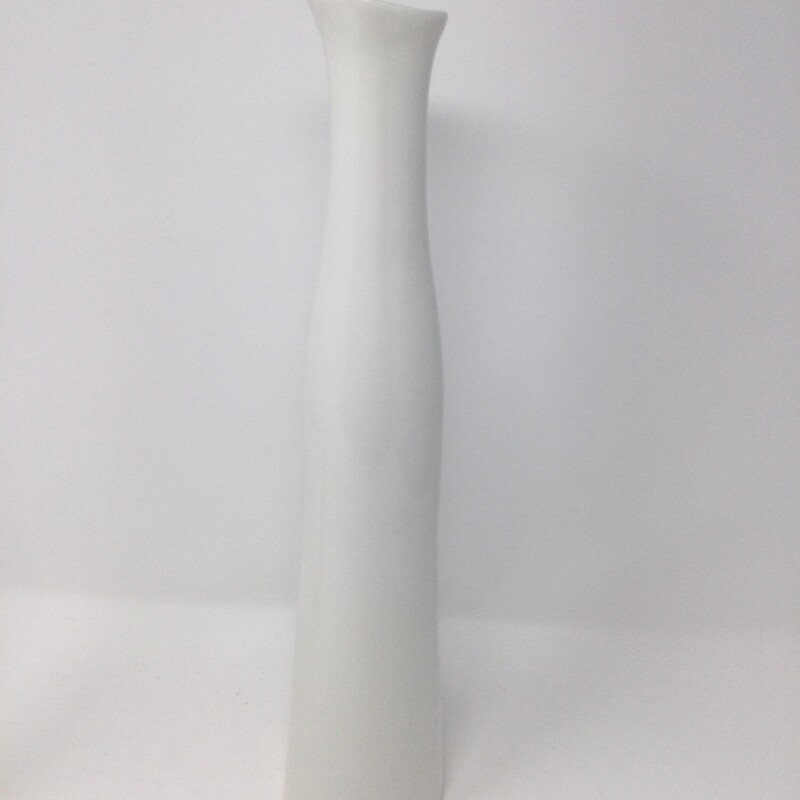 Tall Vase With Spout,
Cream,
Size: 3 X 15 In