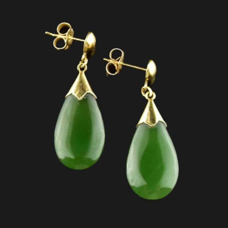 14k Jade Teardrop Earrings
Green Gold Size: 1L
Weight: 4.4 grams