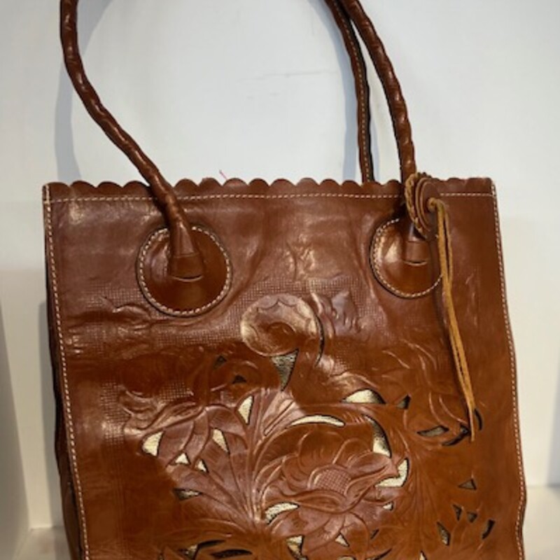 Patricia Nash Cava Tote
Brown and Pink inside
Size: 13x12H