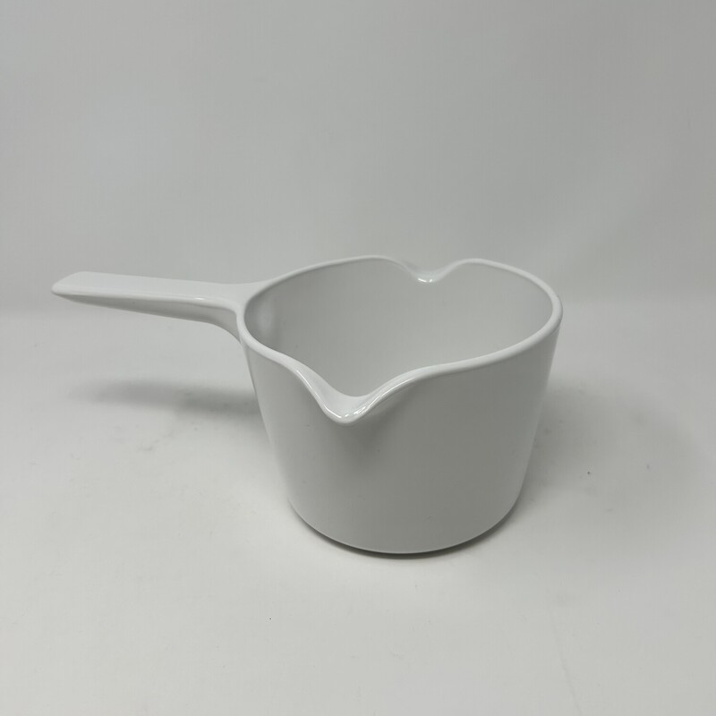 Handled Pot W/spout And Measures, White