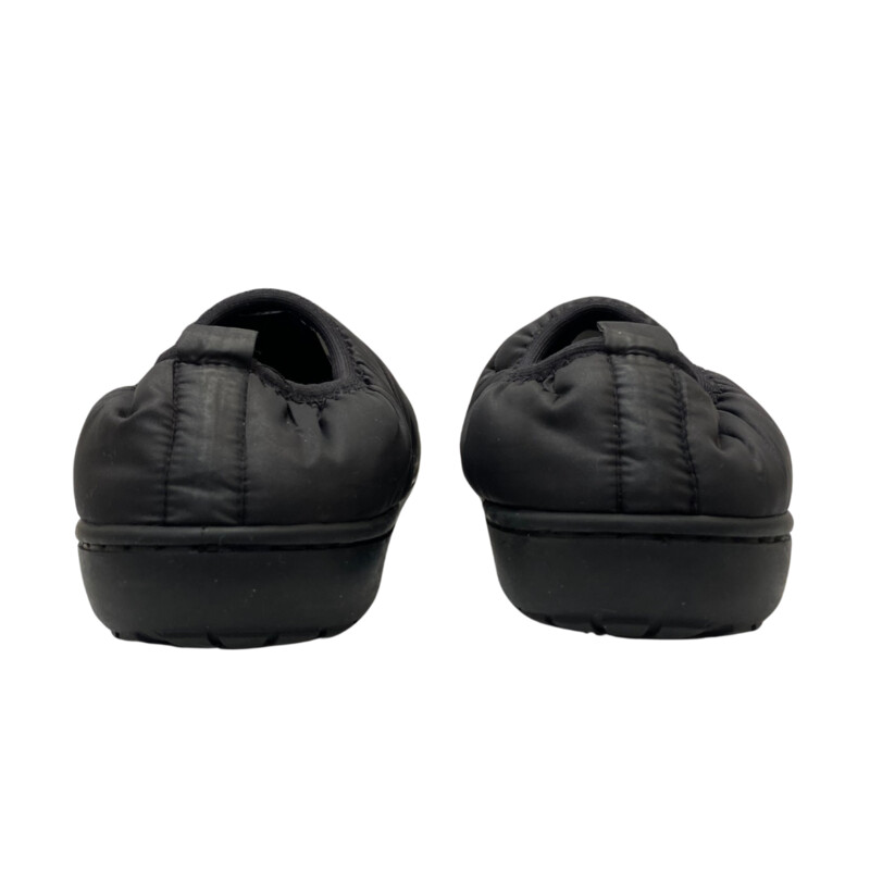 SUBU Slippers In Bag
Ready for Your Next Trip!
Quilted Soft Exterior
Super Soft Fleece Lining Inside
Color:  Black
Size: 8-9