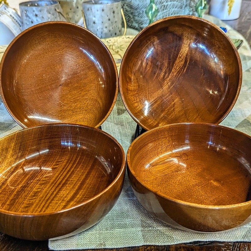 Set of 4 Myrtlewood Bowls
Brown Size: 6 x 2H