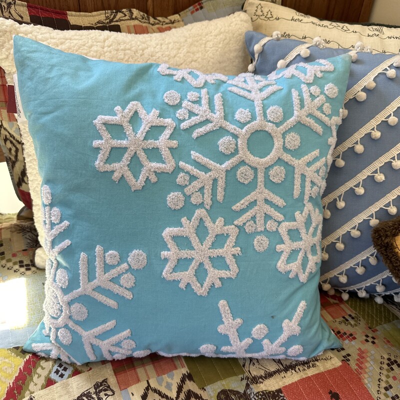 Snowflake Pillow

 Size: 18x18