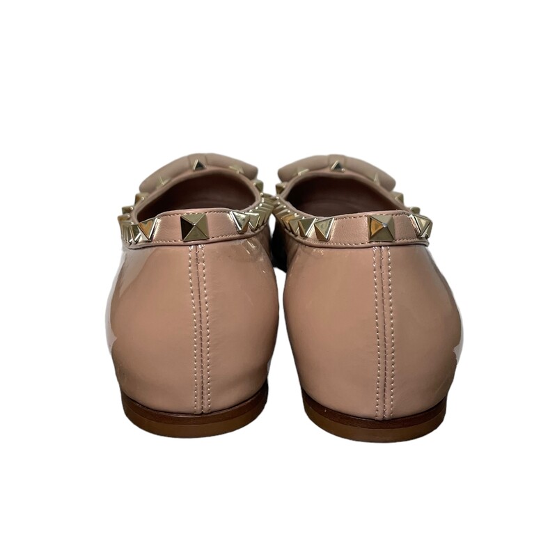 Valentino Garavani Rockstud patent leather ballerinas.<br />
<br />
Platinum-finish studs<br />
Fabric bow detail<br />
Nappa leather trim<br />
Heel height 5 mm / 0.2 in.<br />
Made in Italy<br />
<br />
Size: 39