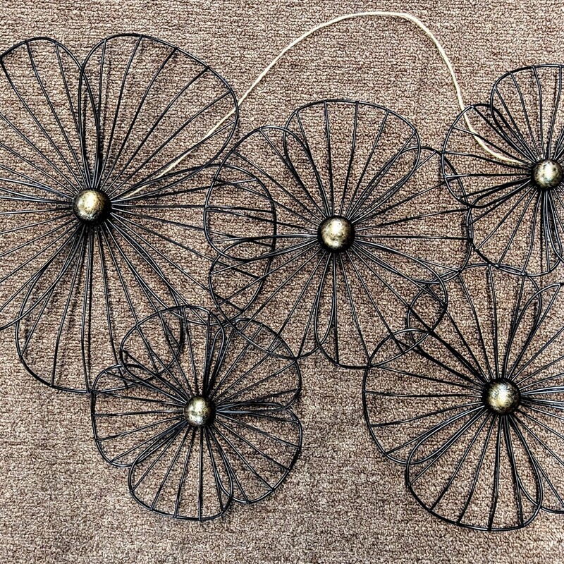 Metal Connected Flowers Wall Decor
Black Gold Size: 23 x 15H