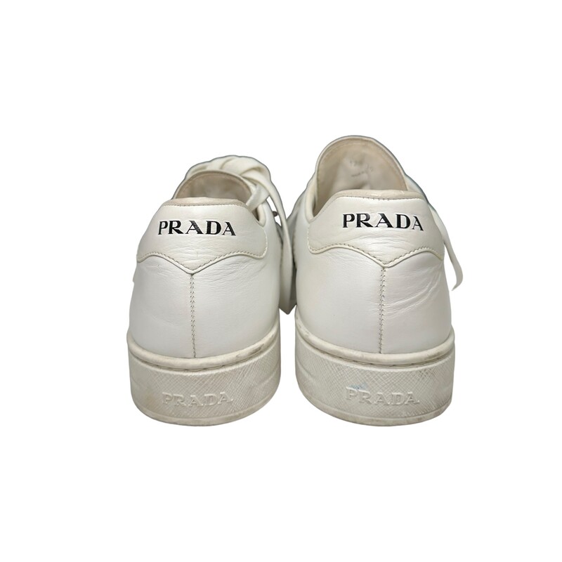 Prada Vitello Low Top White Sneakers

Size: 39

Light scuffing through out the shoes and crinkling of leather. Little dirty throughout the sneaker.

Code: 125

Made in Italy