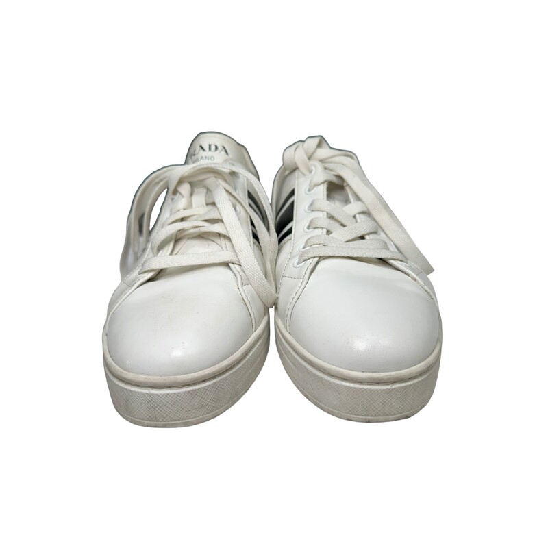 Prada Vitello Low Top White Sneakers

Size: 39

Light scuffing through out the shoes and crinkling of leather. Little dirty throughout the sneaker.

Code: 125

Made in Italy