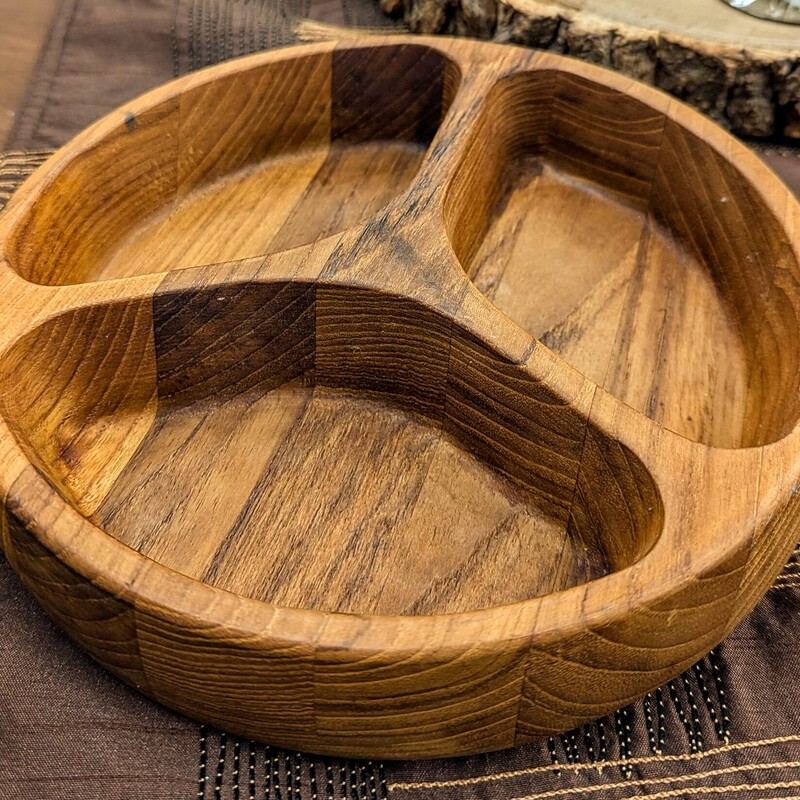 Dansk Wood 3 Section Dish
Brown Size: 9 x 2H