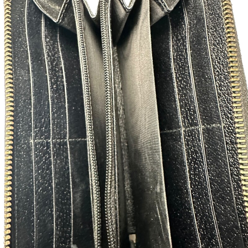 Gucci Leather Zip, Black, Size: OS<br />
<br />
Light Scratching to the hardware<br />
<br />
Style Code: 428736 584563