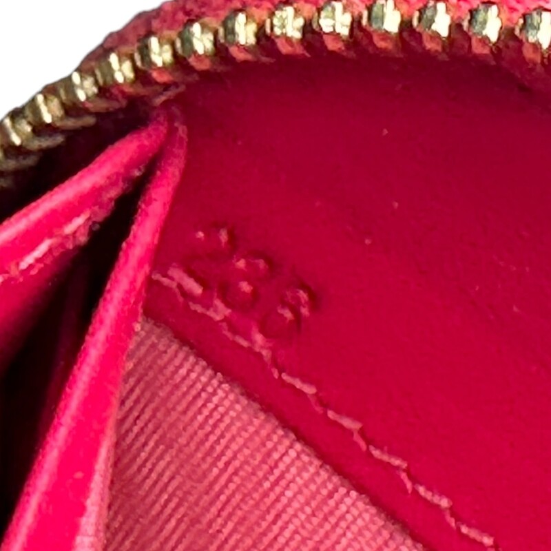 Prada Zip Around Continental Pink<br />
<br />
Size: OS<br />
<br />
Factory Code: 236<br />
<br />
Dimensions:<br />
Length: 19 cm,Width: 2 cm,Height: 11 cm<br />
<br />
Light wear around the zipper.