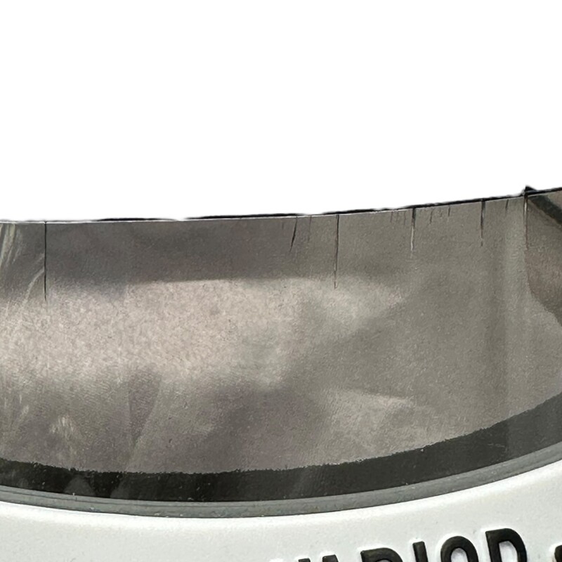 Dior Visor Club1 ECG Grey<br />
Size: OS<br />
<br />
Light Cracking on the top of the visor.