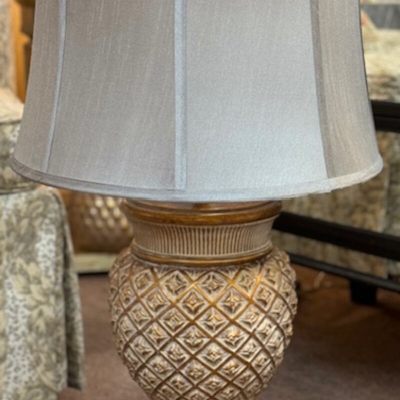 Resin Pineapple Base Lamp
Gold Gray Size: 18 x 31H