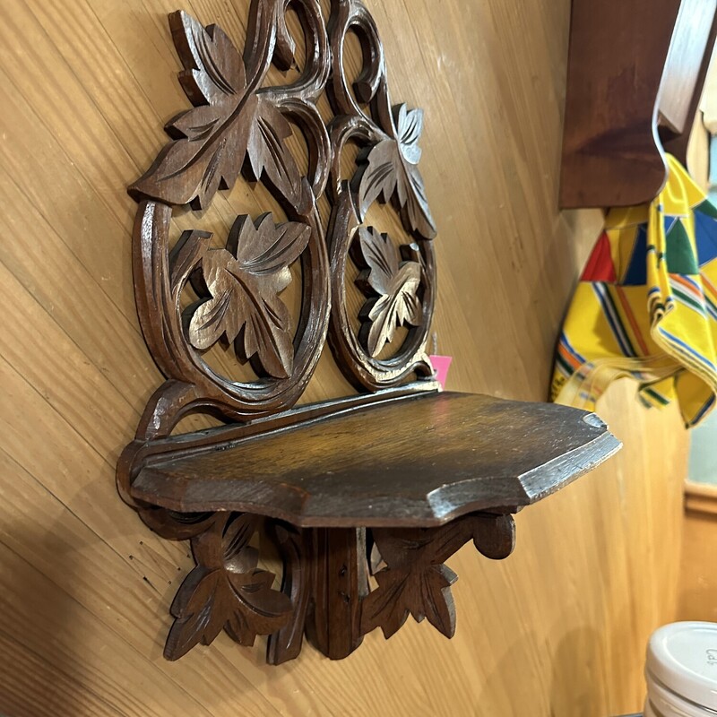 Ant. Wooden Wall Shelf,
Size: 10x15inches
Original qntique small wood folding
shelf with carved leaf pattern on the back panel
ad shelf support.
The shelf is sturdy, solid and fully functional.