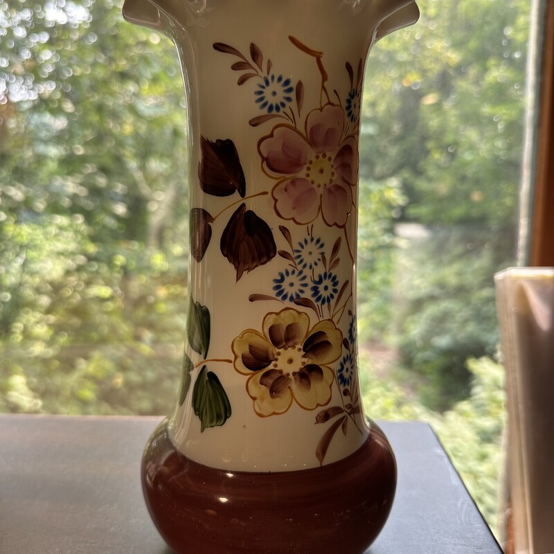 Ant. Hand Blown Vase,
Size: 9.5 tall
Hand blown glass with hand painting
on the neck of the vase.