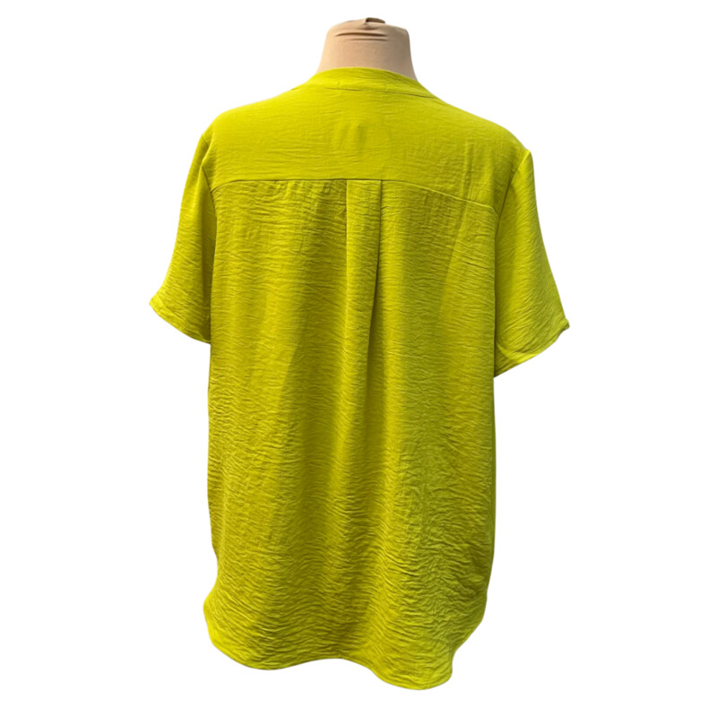 New Entro Spring Go To Top<br />
Split Neck with Short Sleeve<br />
Citron<br />
Size: Large<br />
Retails for $38.00