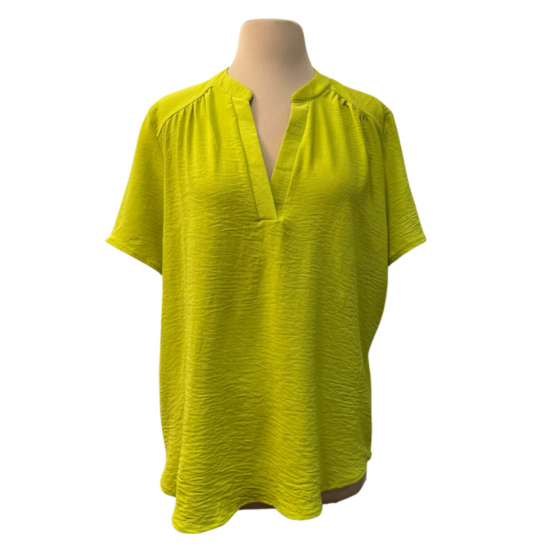 New Entro Spring Go To Top<br />
Split Neck with Short Sleeve<br />
Citron<br />
Size: Large<br />
Retails for $38.00