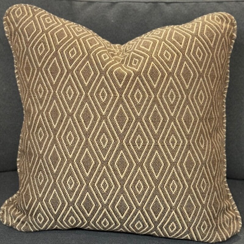 Diamond Print Down Pillow
Brown Tan
Size: 20x20