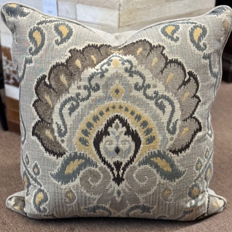 Paisley Pattern Down Pillow
Cream Blue Yellow
Size: 22x22