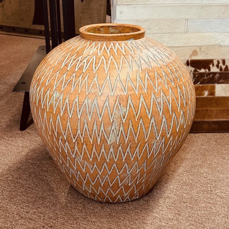 Zig Zag Carve Pottery Vase
Orange and Gray
Size: 14x17H