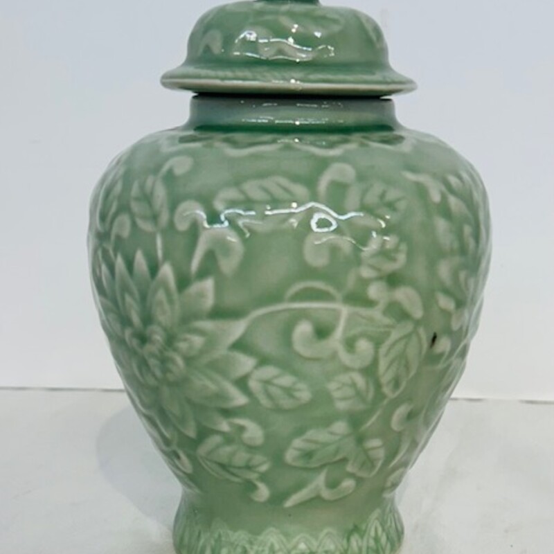 Andrea Sadek Celedon Jar
Green, Size: 4x8H