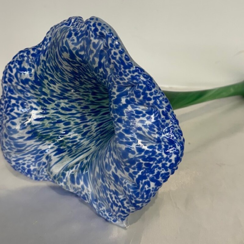 Glass Blown Speckled Flower
Green Blue White
Size: 7x14W