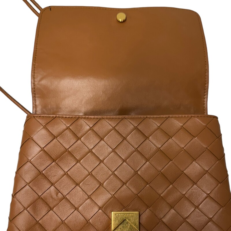 Bottega Veneta Shoulder Bag<br />
Brown Leather<br />
Intrecciato Weave<br />
Gold-Tone Hardware<br />
Single Adjustable Shoulder Strap<br />
Leather Lining & Single Interior Pocket<br />
Flap Closure at Front<br />
Includes Dust Bag<br />
<br />
Dimensions: Shoulder Strap Drop: 25<br />
Height: 6<br />
Width: 7.75<br />
Depth: 2