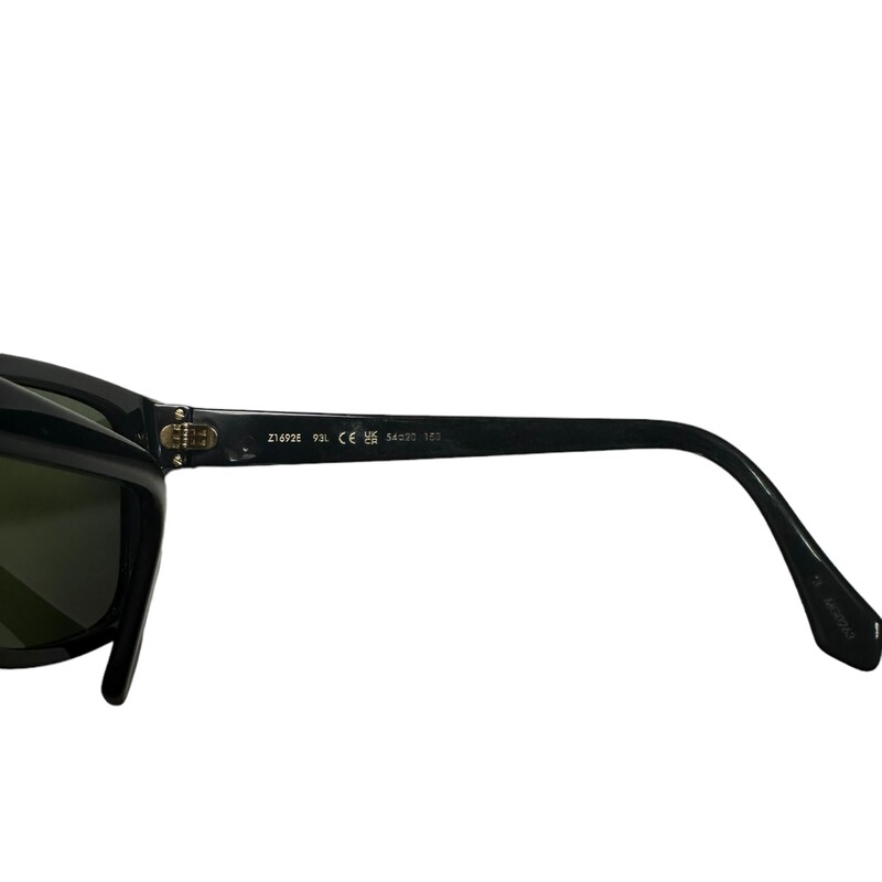 LV Glide Sunglasses
The shades feature a square shape and the House's iconic S-lock hinges, which are engraved with the LV initials. For added visual texture, certain pairs come with marbled frames
Code: Z1692E
*Slightly crooked
*Small Scratch on right corner