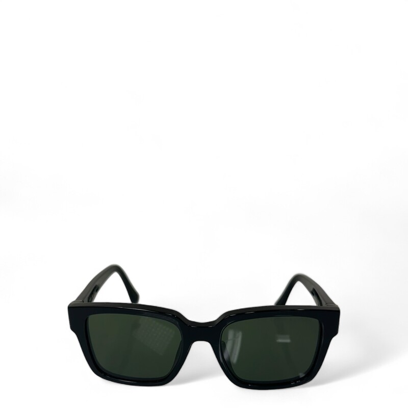 LV Glide Sunglasses
The shades feature a square shape and the House's iconic S-lock hinges, which are engraved with the LV initials. For added visual texture, certain pairs come with marbled frames
Code: Z1692E
*Slightly crooked
*Small Scratch on right corner