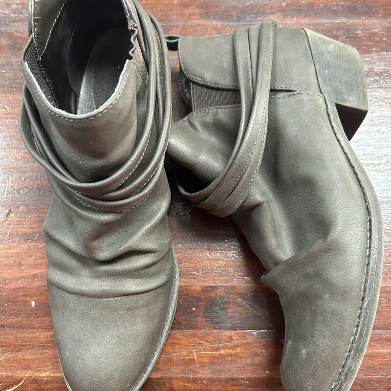 A8.5 Brown Wrap Booties