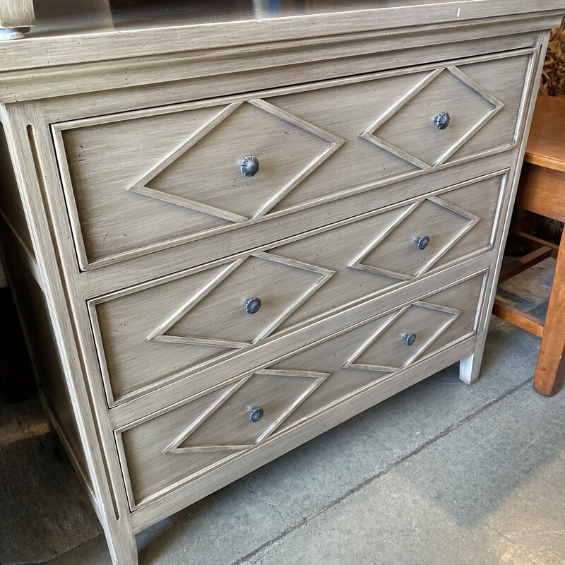 Diamond Three Drawer

Size: 38Wx18Dx34H