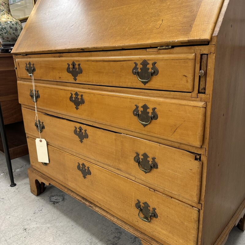 Gorgeous Antique Walnut Secretary Desk, Dovetail Craftmanship. In excellent condition for its age.<br />
Size: 39x43x20