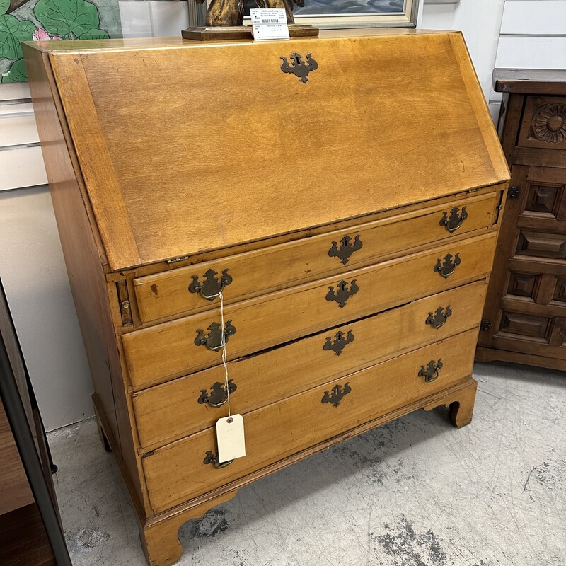 Gorgeous Antique Walnut Secretary Desk, Dovetail Craftmanship. In excellent condition for its age.
Size: 39x43x20