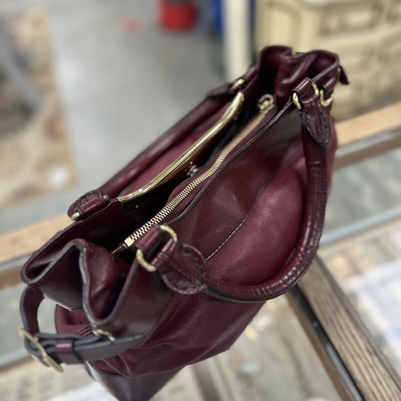 Burberry `Hepburn` Satchel, Burgandy; Retails for $1500!<br />
Size: 14x8